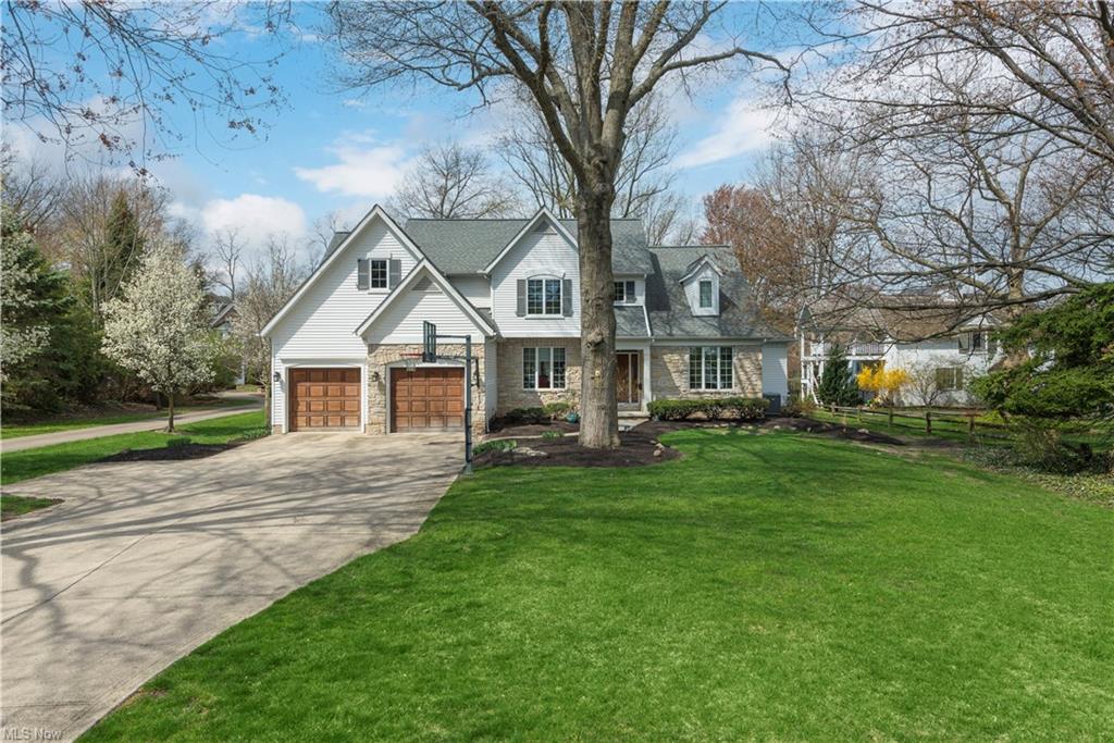 210 Bradley Rd, Bay Village